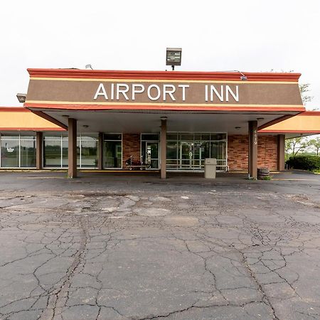 Oyo Hotel At Chicago Rockford International Airport, Il エクステリア 写真